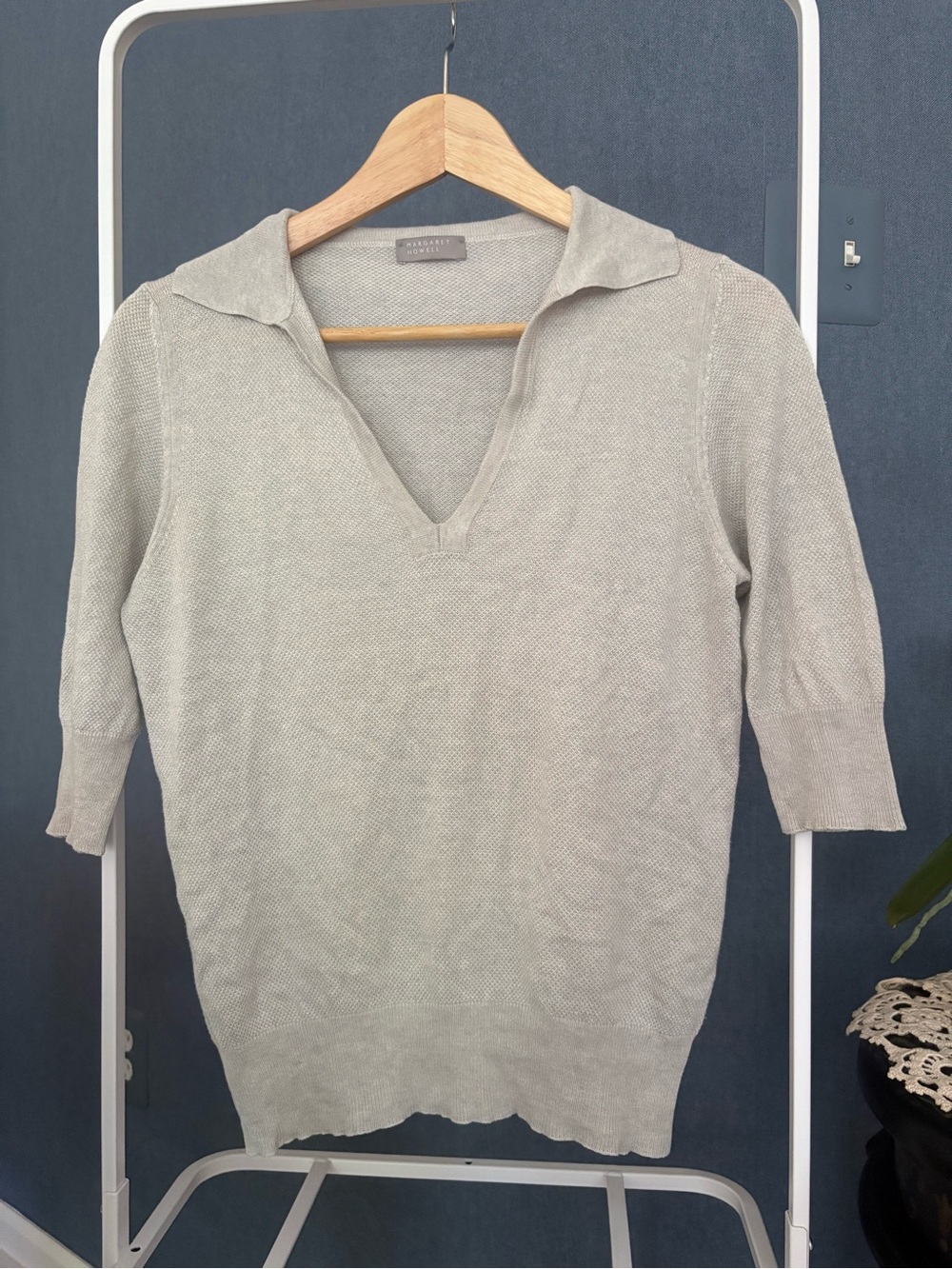 Margaret Howell Silk V-neck Short Sleeve Knit ( Size UK 8, similar to US2-4)